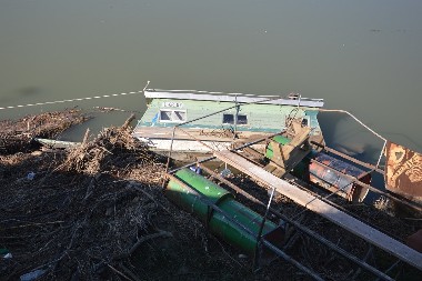 Divlje deponije na Savi: Pliva smeće preko Save!