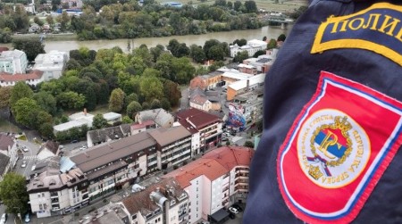 Pao dvojac u Gradišci: Ukrali panele sa vjerske zajednice