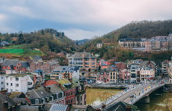 Prolaznik u Njemačkoj pronašao 35 ljudskih zuba na pločniku, pokrenuta istraga