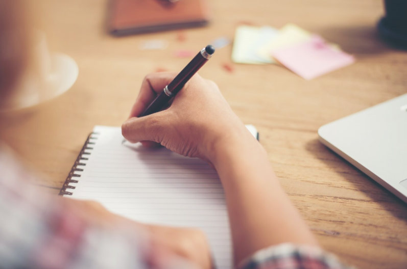 Telefon vas vara: Evo zašto papir bolje “radi” za mozak