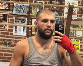 Veljko Ražnatović u gradskom prevozu: Cecin sin napustio Srbiju (VIDEO)