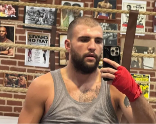 Veljko Ražnatović u gradskom prevozu: Cecin sin napustio Srbiju (VIDEO)