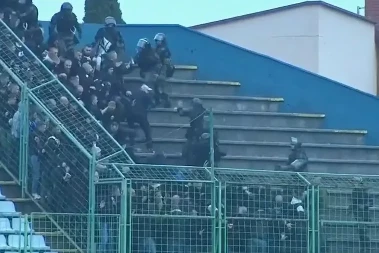 Sukob s policijom i haos na tribinama obilježili remi Širokog i Željezničara