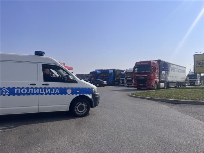 Prevoznici ogorčeni: Dok naše vozače hapse, vlast ne dozvoljava da izrazimo nezadovoljstvo (VIDEO)