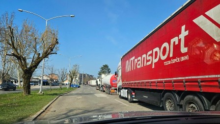 Policija preduhitrila proteste prevoznika: Ključni granični prelazi ostali otvoreni