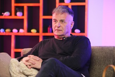 Niko nije prepoznao glumca: Branislav Lečić pustio sijedu bradu i kosu (FOTO)