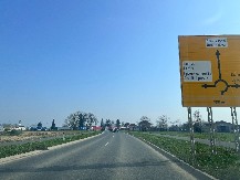 Kamioni u pratnji policije krenuli prema graničnom prelazu (FOTO/VIDEO)