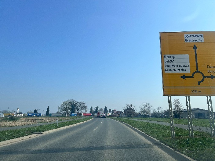 Kamioni u pratnji policije krenuli prema graničnom prelazu (FOTO/VIDEO)