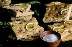 Najlakša posna fokača sa bijelim lukom i ruzmarinom: Od mirisa kreće voda na usta