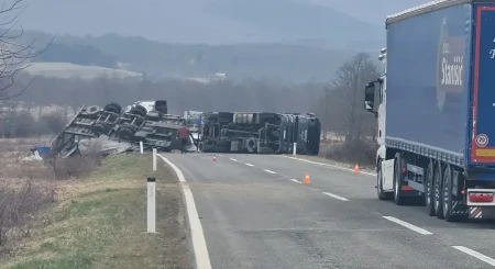 Teška nesreća u BiH, prevrnuo se kamion 