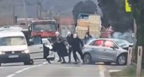 Užas u Mostaru: Maskirani napali vozača, zapalili auto (VIDEO)