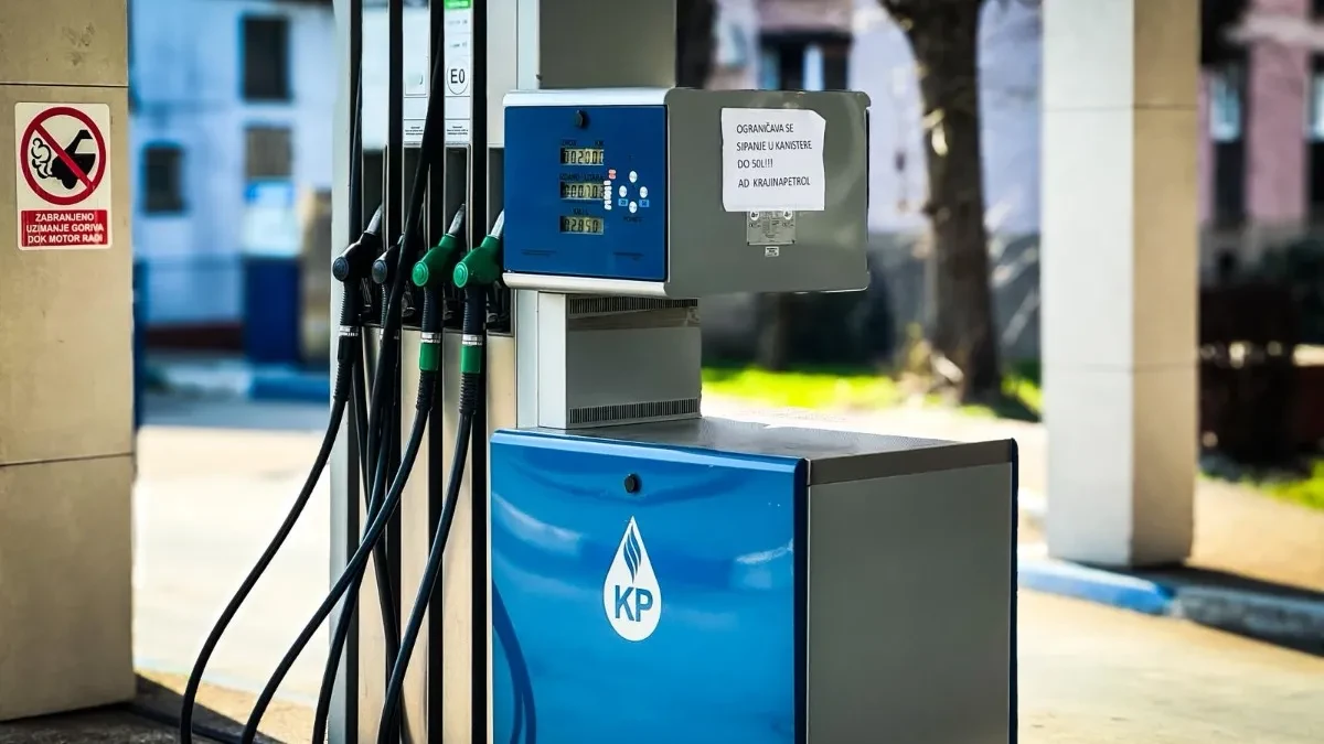 Može li doći do kvara automobila ako ostanete bez goriva u vožnji?