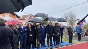 Položeni vijenci kod spomen - krsta u Sijekovcu