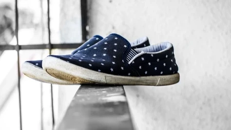 Jedna greška može uništiti patike i mašinu: Evo kako da ih operete bez rizika