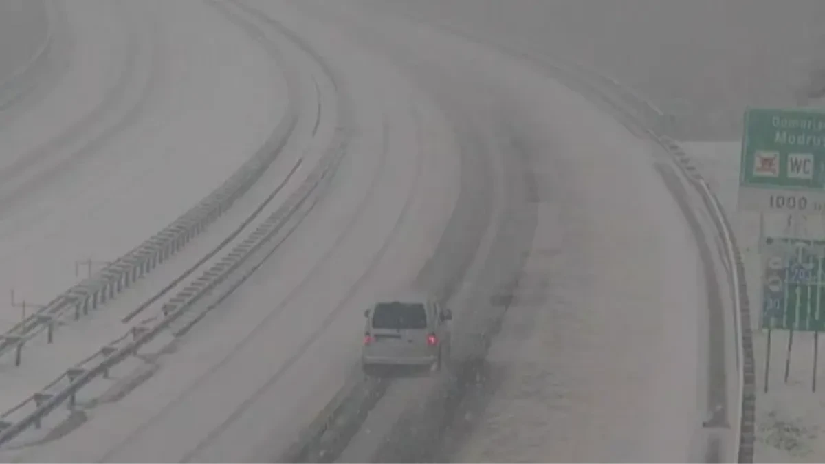 Snijeg zatrpao auto-put u Hrvatskoj, građanima stiglo upozorenje (FOTO)