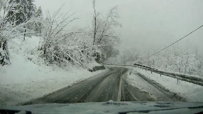 Snijeg i odroni prekidaju saobraćaj na magistralnim putevima