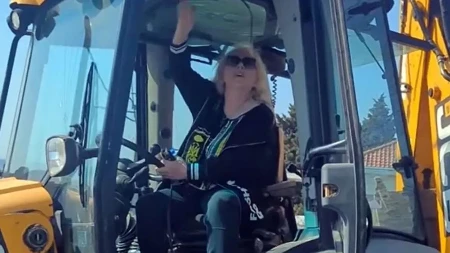 Zorica Marković nakon operacije srca sjela na bager: "Završavamo započeto" 