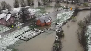 Poplave u Prnjavoru: Više putnih pravaca neprohodno, očekuju se nove padavine (FOTO/VIDEO)