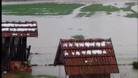 Dramatični prizori iz Prijedora: Voda ušla u podrume i garaže (FOTO/VIDEO)