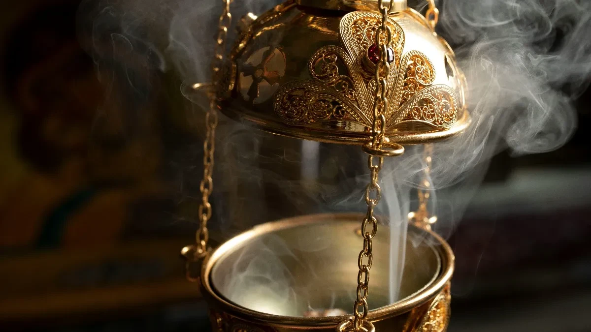 Patrijarh Porfirije osvještao antimince za beogradske hramove.