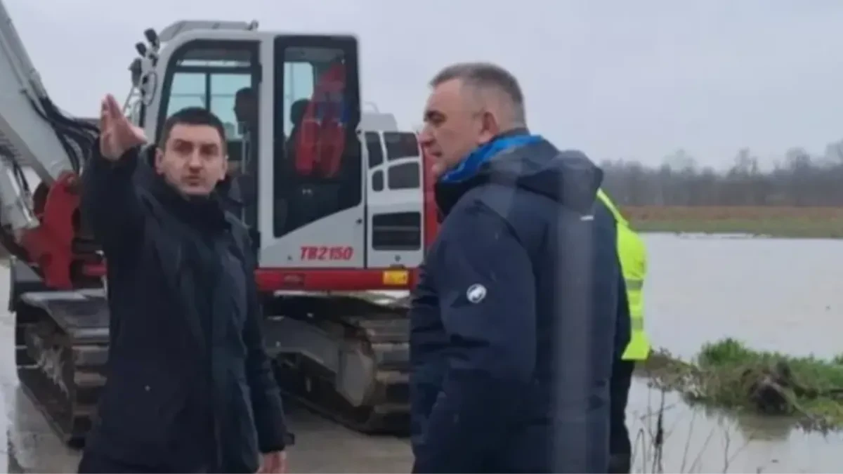 Minić na terenu: Premijer obišao kritična područja u Pelagićevu