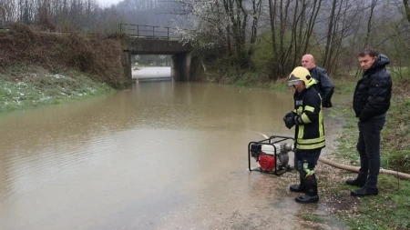 Voda se izlila na puteve: Saobraćaj otežan na više pravaca u BiH