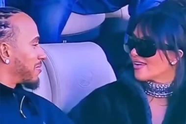 Kim Kardašijan i Luis Hamilton snimljeni zagrljeni usred pustinje (VIDEO)