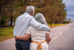 Udala se sa 56 i zažalila već sutradan: Brak trajao samo jednu noć zbog bizarnog zahtjeva 