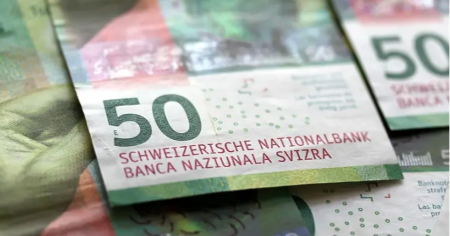 Franak na desetogodišnjem maksimumu zbog globalnih tenzija