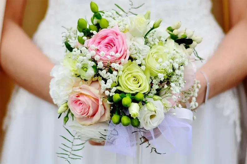 Influenserka se za 40. rođendan udala za samu sebe i potrošila 35.000 evra (VIDEO)