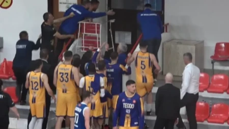 Haos na utakmici u Crnoj Gori: Tuča, pljuvanje i stolice u finišu meča (VIDEO)