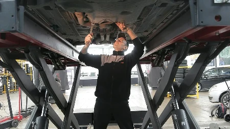 Trik zlata vrijedan: Zašto iskusni mehaničari uvijek imaju voštanu bojicu?