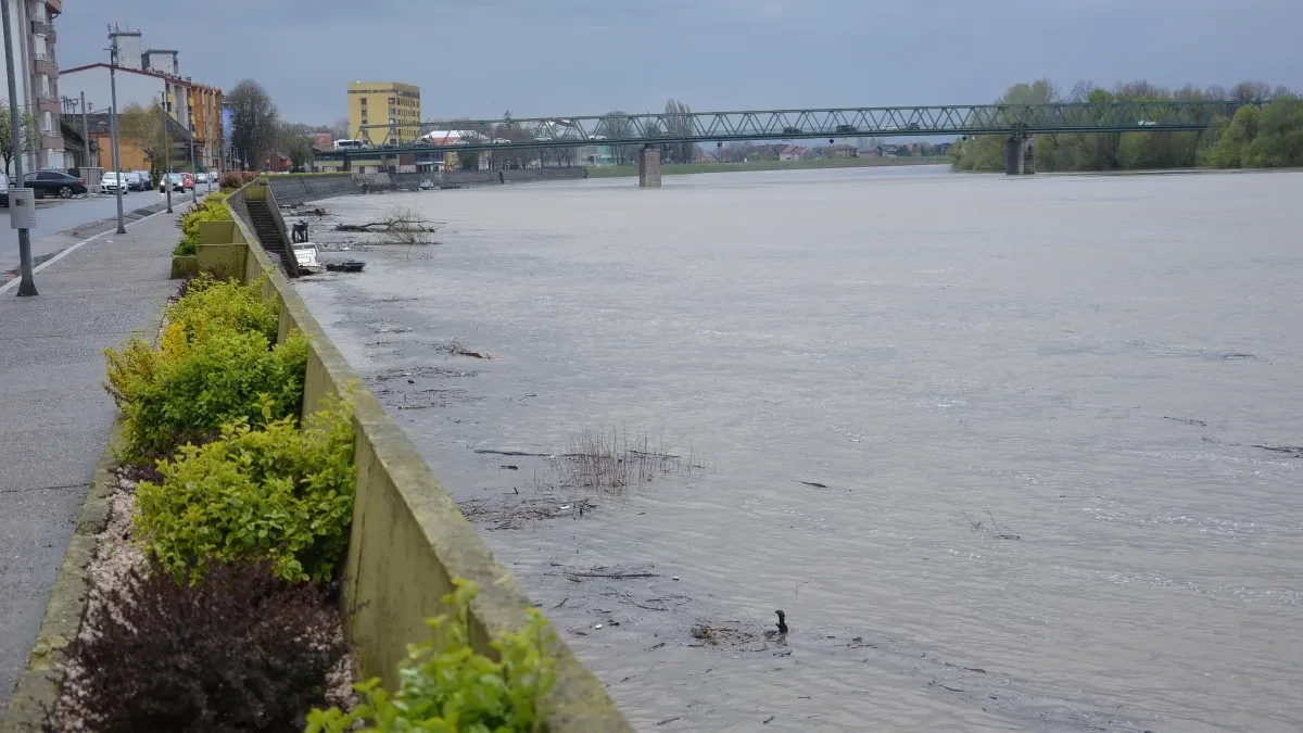 Sava značajno usporila rast, nema opasnosti od poplava u Gradišci (FOTO)