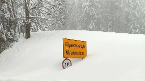 Mrakovica okovana snijegom: Napadalo više od metar, dok su nanosi visoki i nekoliko metara