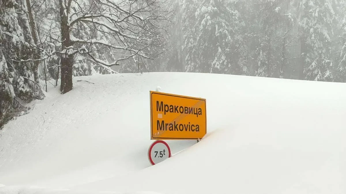 Mrakovica okovana snijegom: Napadalo više od metar, dok su nanosi visoki i nekoliko metara