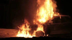 Paljanin palio auto bivšoj supruzi, pa završio u bolnici