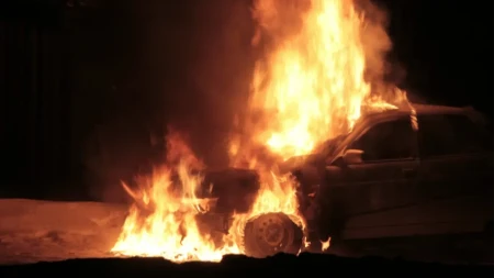 Paljanin palio auto bivšoj supruzi, pa završio u bolnici