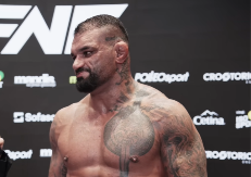 Preživio metke i noževe, a sada vlada oktagonom: Šokantna životna priča FNC šampiona (FOTO/VIDEO)