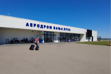 Pušači bez mjesta za pauzu: Evo zašto Aerodrom Banjaluka nema prostor za cigarete