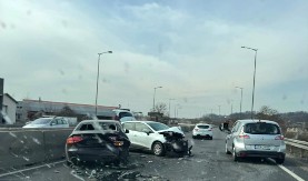 Teška saobraćajna nezgoda na brzoj cesti Laktaši-Banjaluka