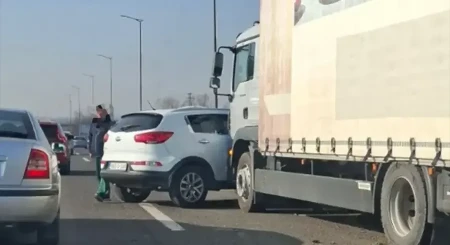 Zbog saobraćajne nezgode velika gužva na brzoj cesti