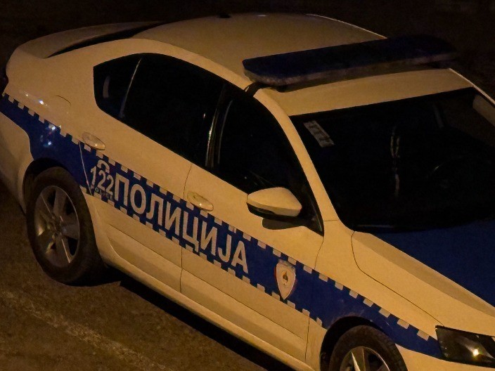 Drama u Tesliću: Prijetio policajcima da će im pucati u djecu