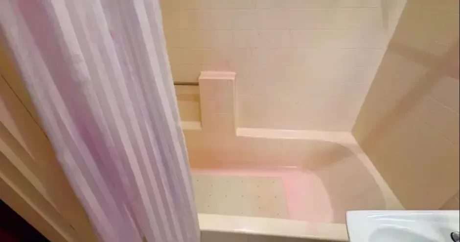 Užas u kupatilu hotela: Sobarica pokazala šta je zatekla nakon odlaska gostiju