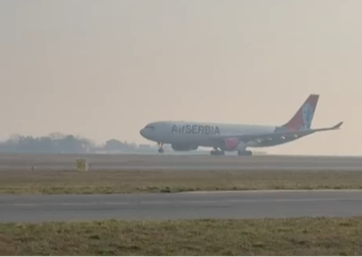 Avion za povratak državljana Srbije poletio za Dubai (VIDEO)
