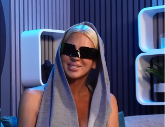 Turski mediji prate svaki njen korak: Ko je milijarder koji je navodno očaran Karleušom?!