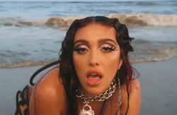 Svi gledali u isti dio stajlinga Lurdes Leon: Čipkana suknja na Nedjelji mode otkrila njenu pozadinu