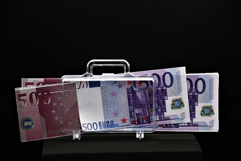 Njemačka dijeli čekove do 2.000 evra: Ovaj iznos mogu dobiti i Srbi