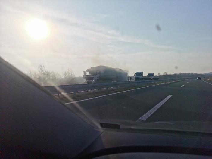 Zapalio se kamion na autoputu Banjaluka-Gradiška