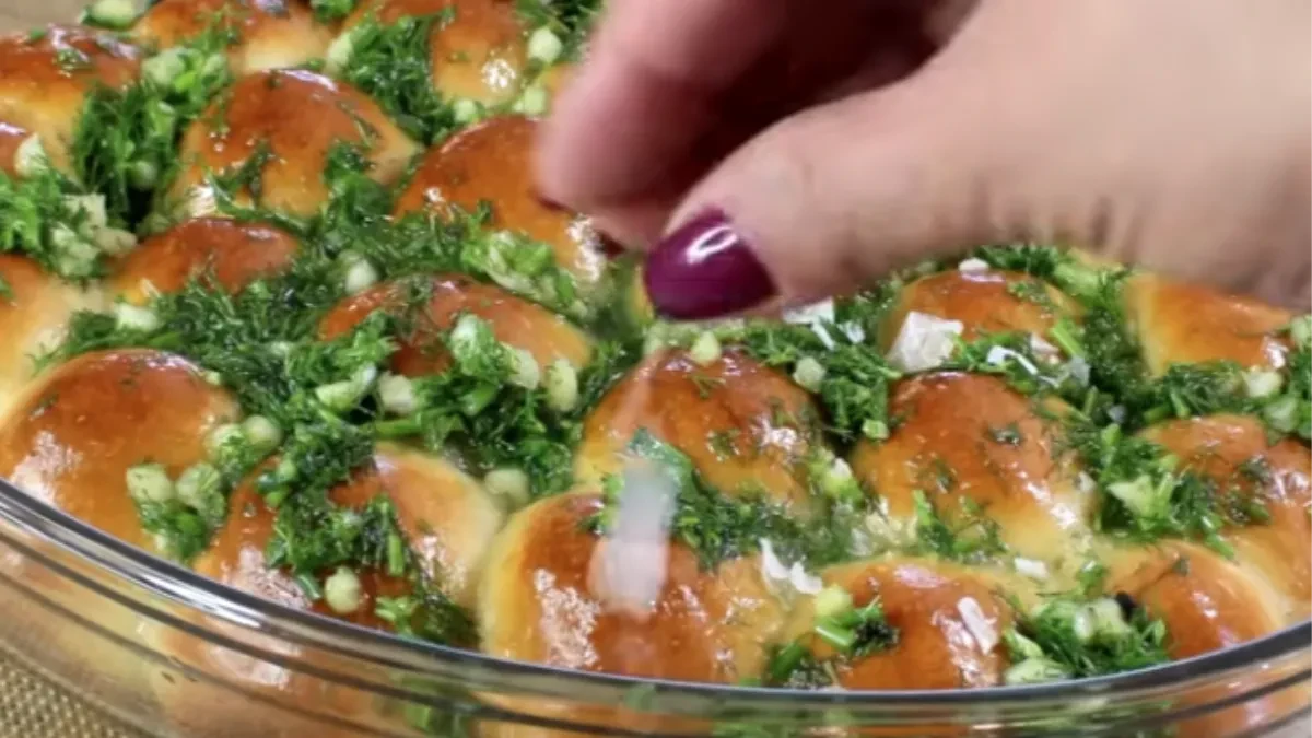 Pampushka - ukrajinsko pecivo sa bijelim lukom