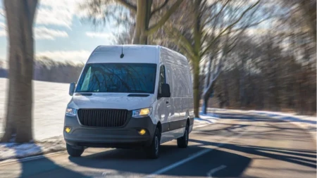 Otac iz pakla: Držao sina zaključanog u kombiju više od godinu dana